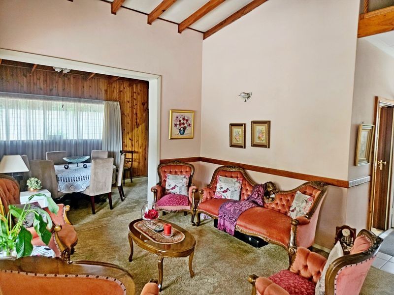 Lovely 3-Bedroom Family Home for sale OLD Birch Acres - Photo 3