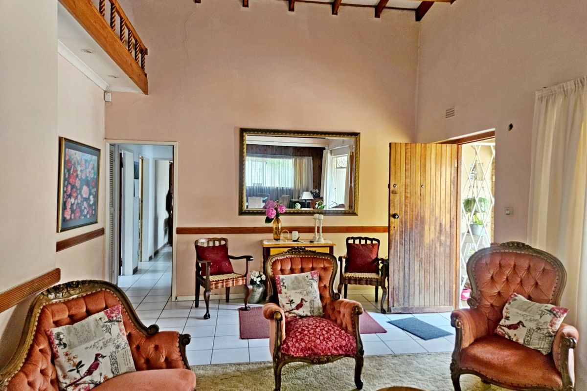 Lovely 3-Bedroom Family Home for sale OLD Birch Acres - Photo 5