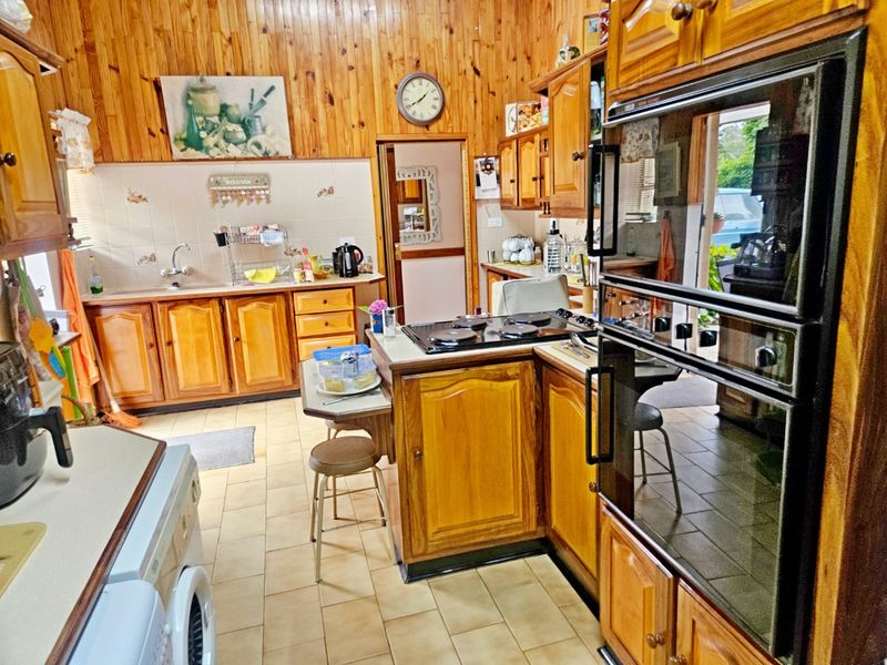 Lovely 3-Bedroom Family Home for sale OLD Birch Acres - Photo 10