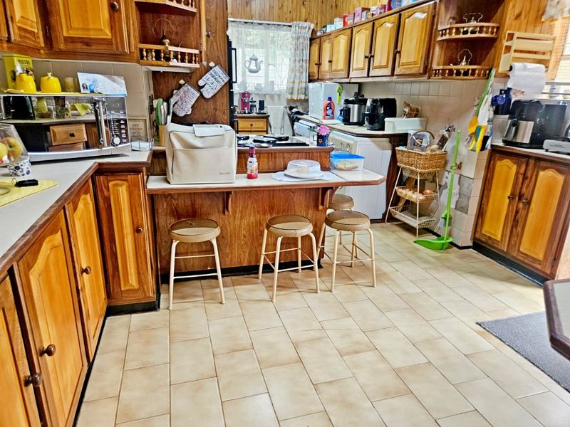 Lovely 3-Bedroom Family Home for sale OLD Birch Acres - Photo 8