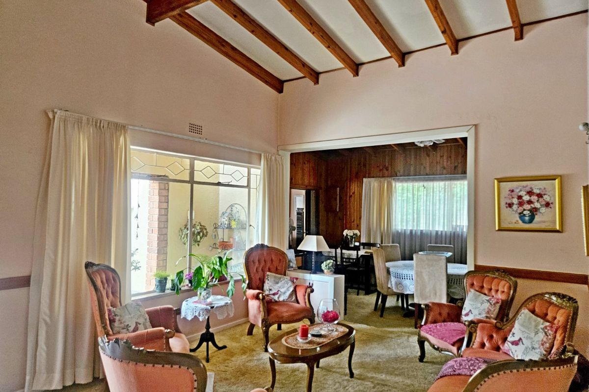 Lovely 3-Bedroom Family Home for sale OLD Birch Acres - Photo 4