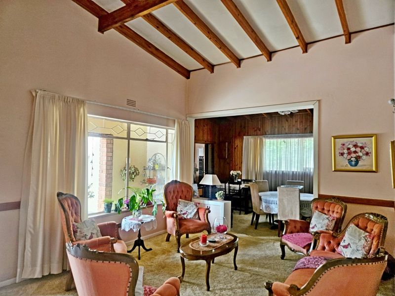 Lovely 3-Bedroom Family Home for sale OLD Birch Acres - Photo 4