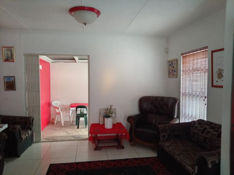 3-Bedroom Home for Sale – Secure & Comfortable Living! - Photo 5