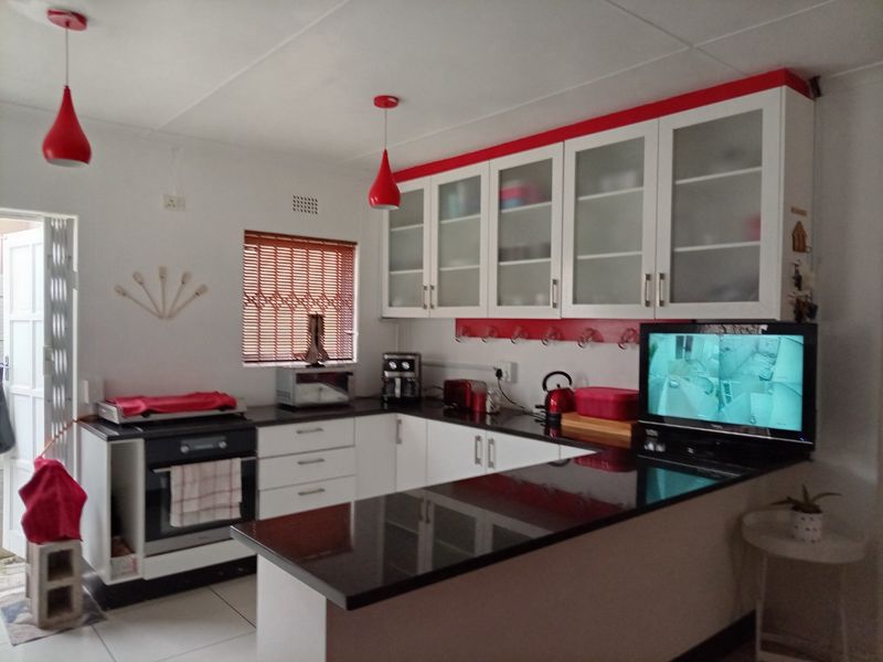 3-Bedroom Home for Sale – Secure & Comfortable Living! - Photo 3