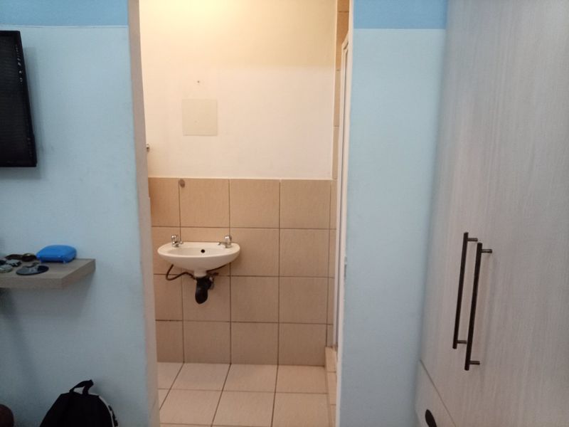 3-Bedroom Home for Sale – Secure & Comfortable Living! - Photo 10