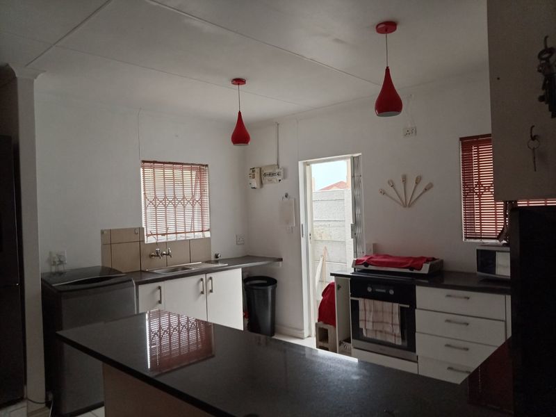 3-Bedroom Home for Sale – Secure & Comfortable Living! - Photo 4