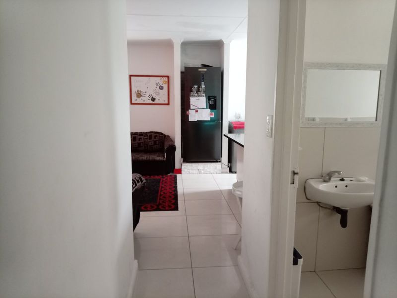 3-Bedroom Home for Sale – Secure & Comfortable Living! - Photo 6