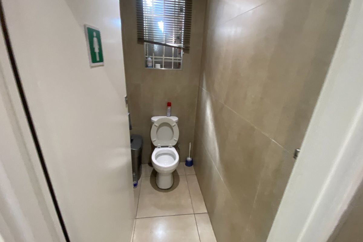 438m2 Commercial Space to Let  - Photo 5