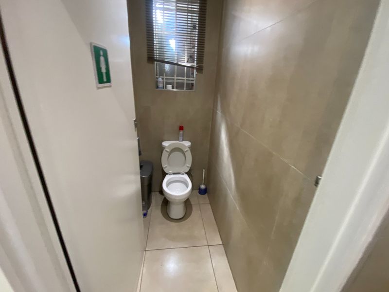 438m2 Commercial Space to Let  - Photo 5