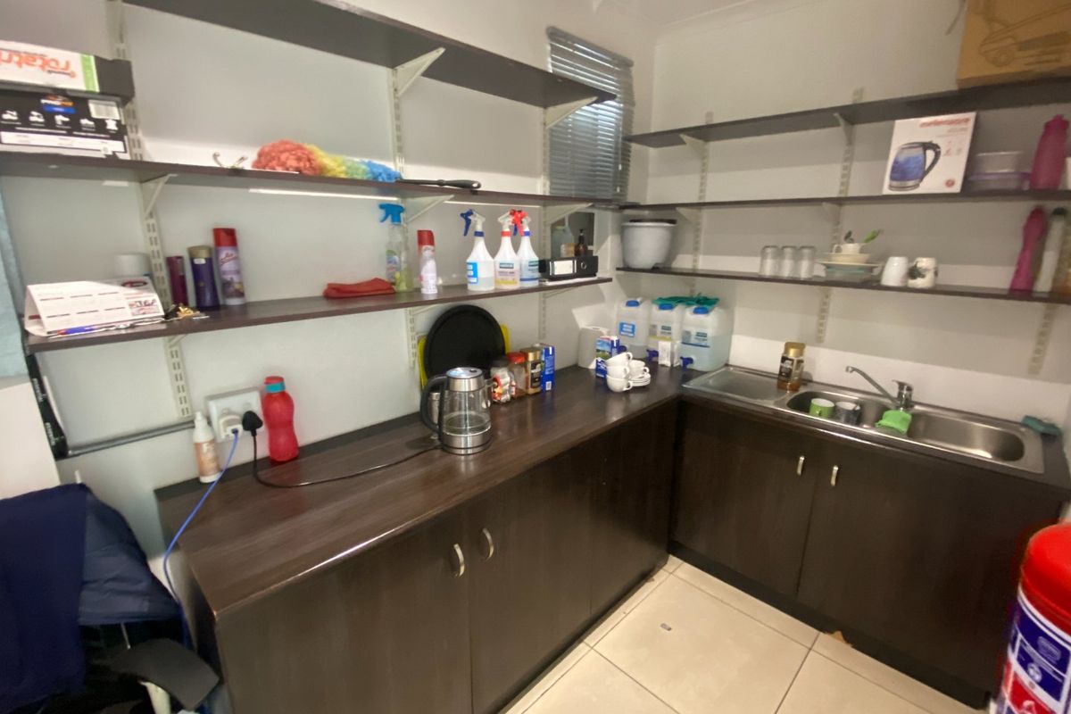 438m2 Commercial Space to Let  - Photo 4