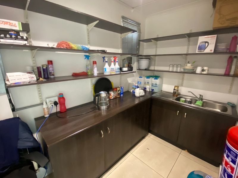 438m2 Commercial Space to Let  - Photo 4