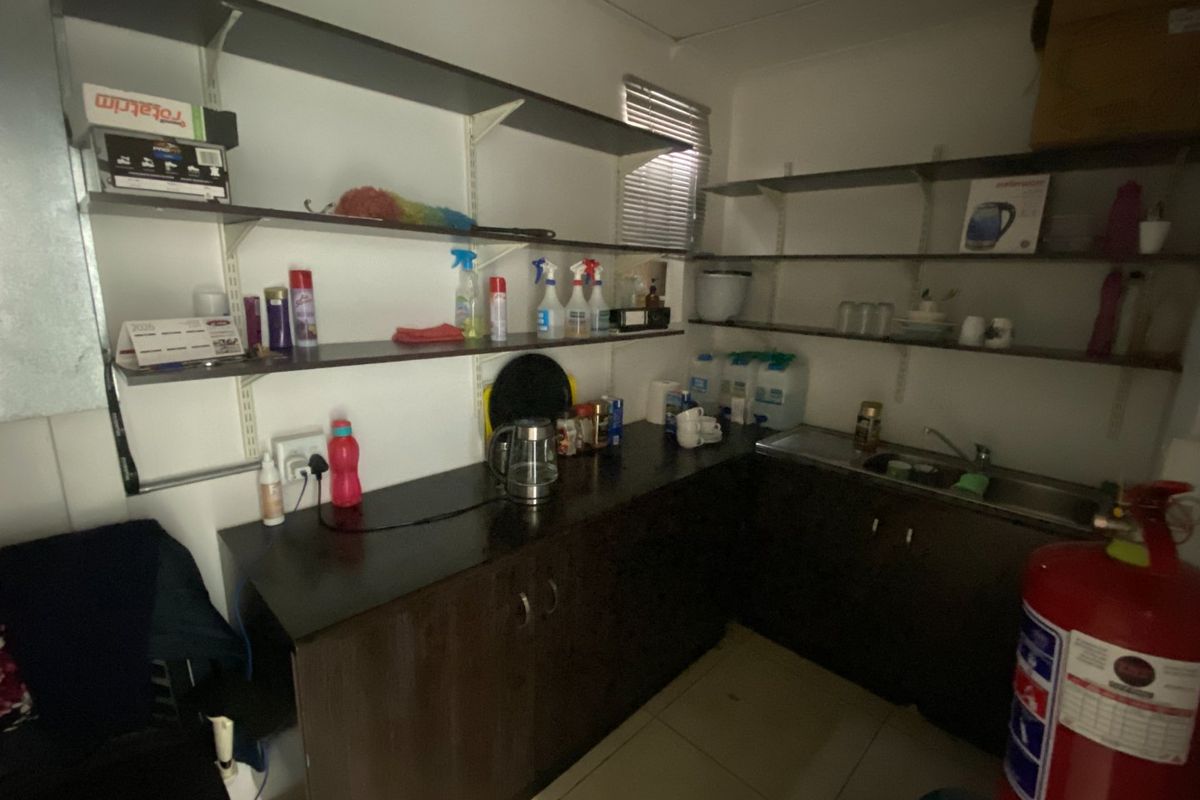 438m2 Commercial Space to Let  - Photo 3