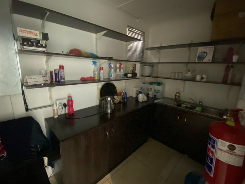 438m2 Commercial Space to Let  - Photo 3