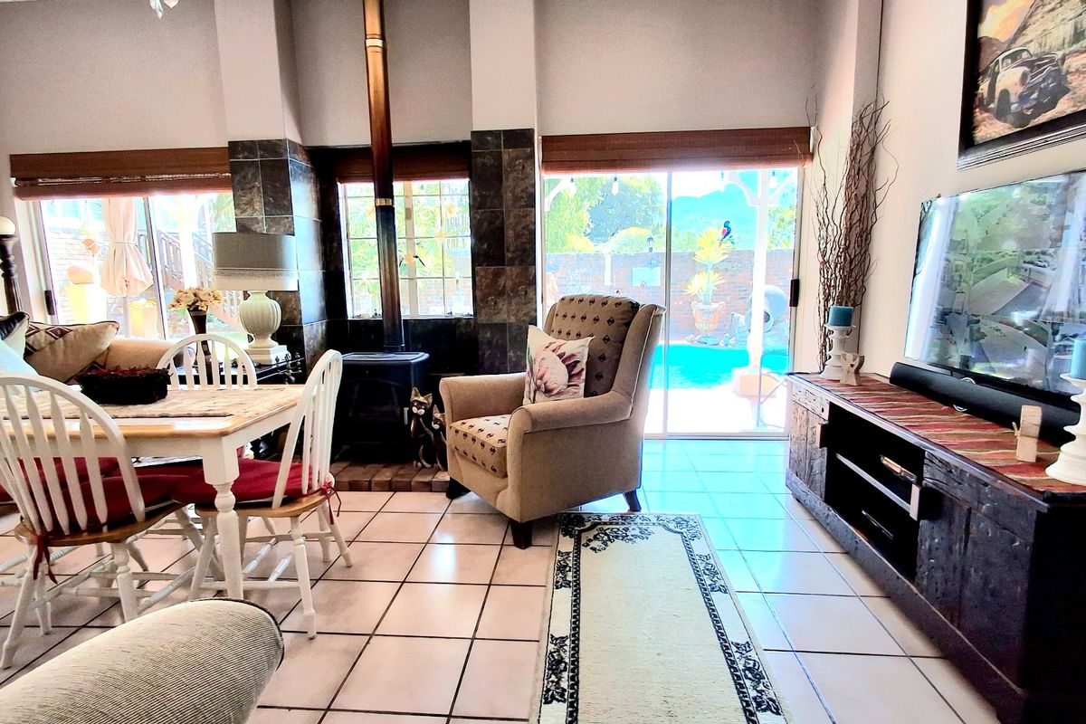 Extended family home - Photo 4