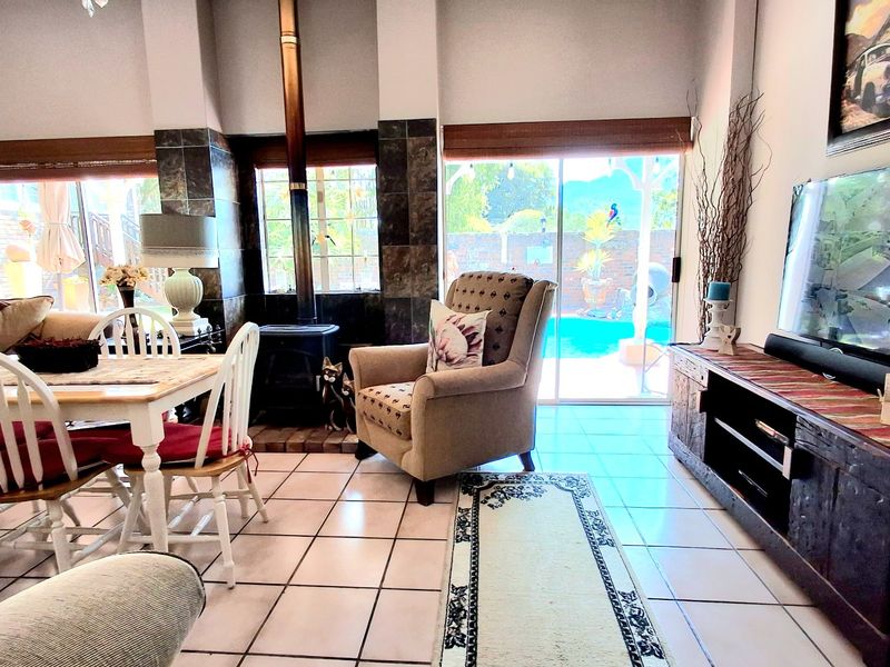 Extended family home - Photo 4