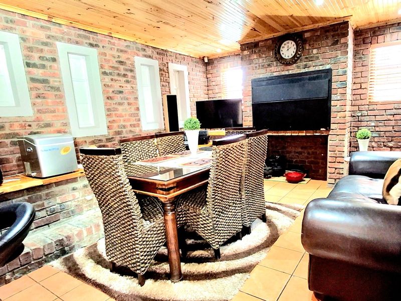 Extended family home - Photo 7