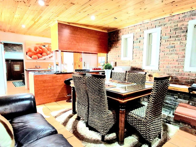 Extended family home - Photo 6