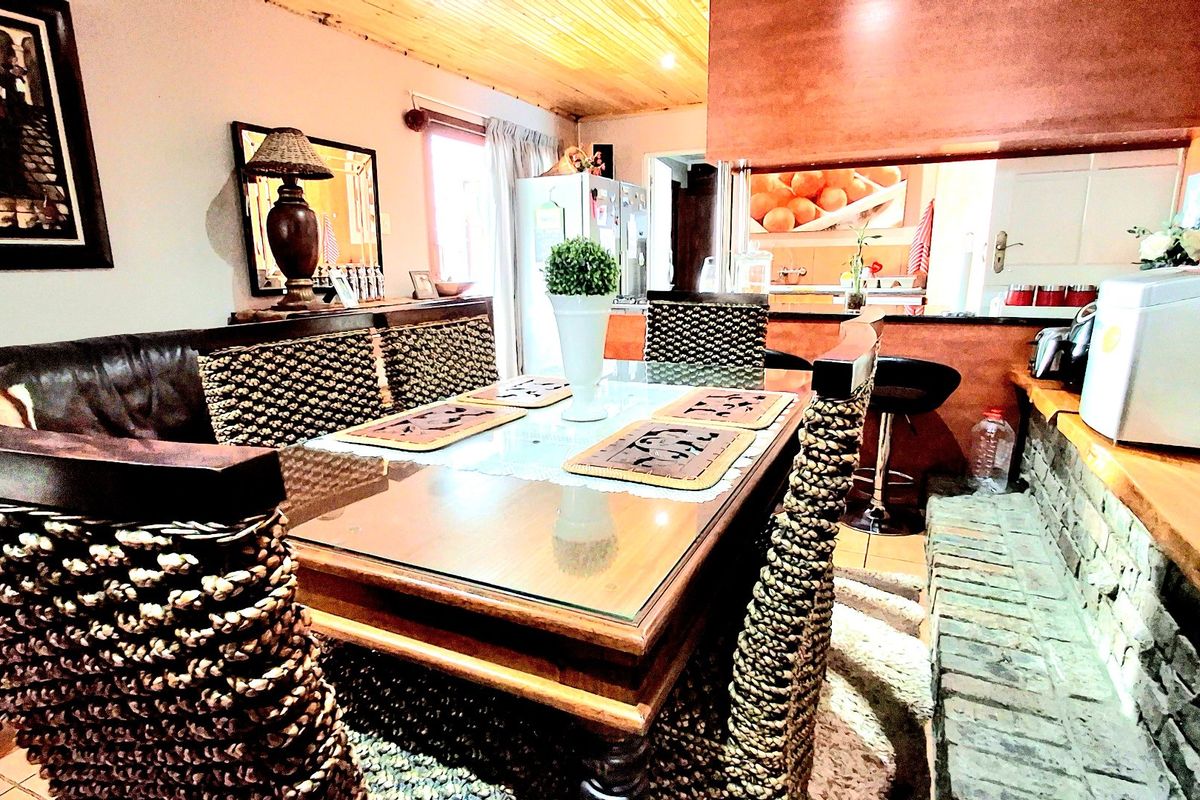 Extended family home - Photo 5