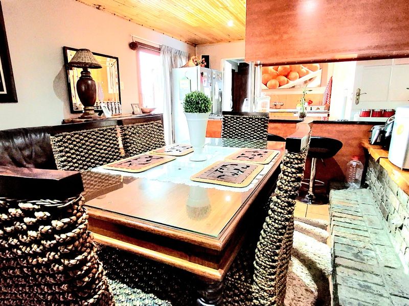 Extended family home - Photo 5