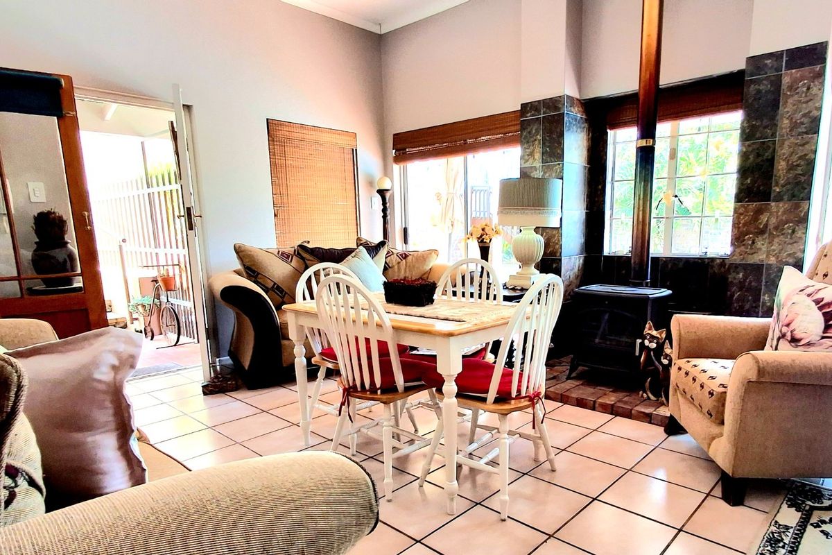 Extended family home - Photo 3