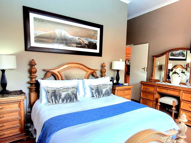 Extended family home - Photo 10