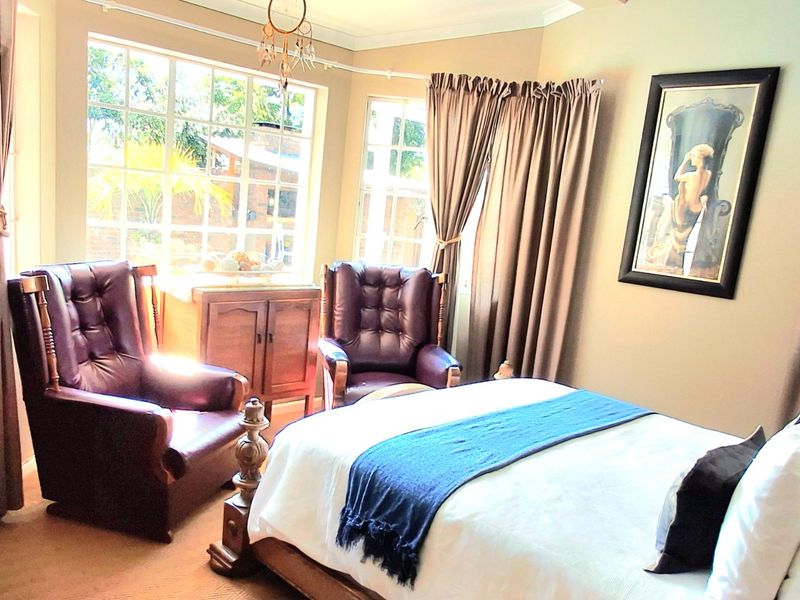 Extended family home - Photo 8