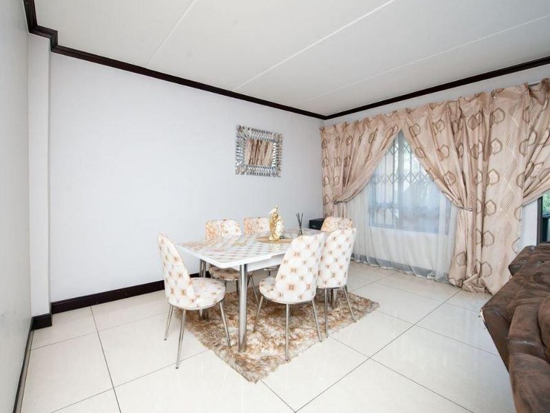 Upmarket Carlswald Duplex – 3 Beds - Photo 9