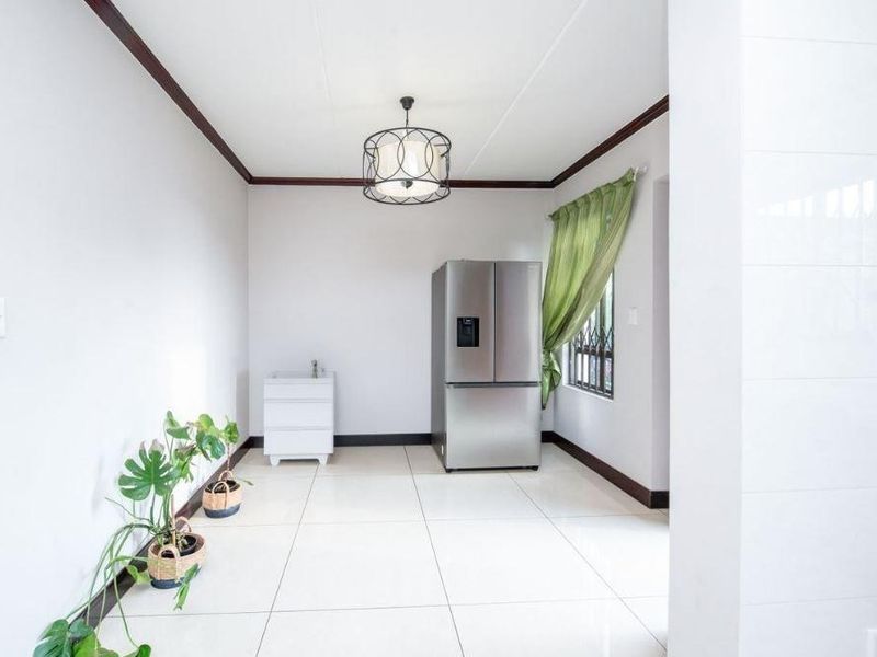 Upmarket Carlswald Duplex – 3 Beds - Photo 7