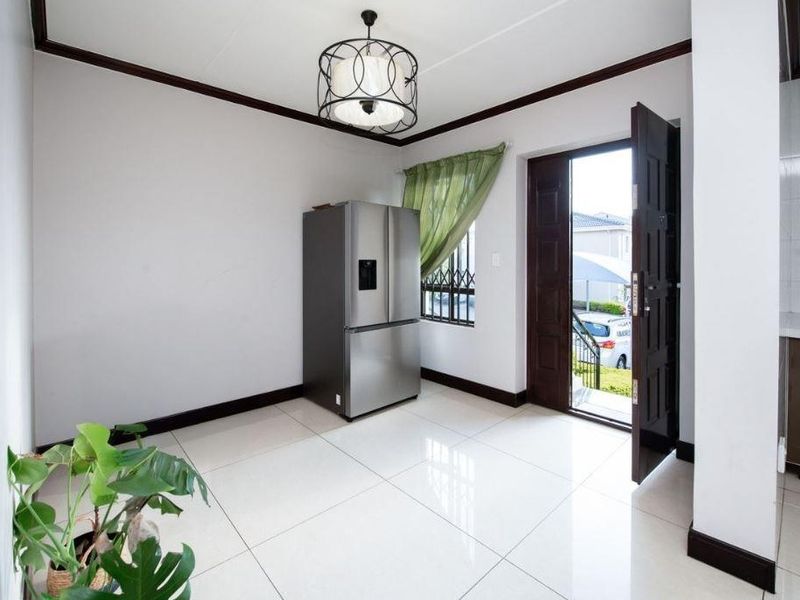 Upmarket Carlswald Duplex – 3 Beds - Photo 6