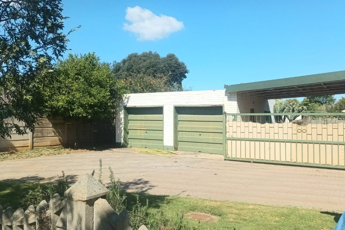 HISTORIAL SPACIOUS HOME - Photo 2