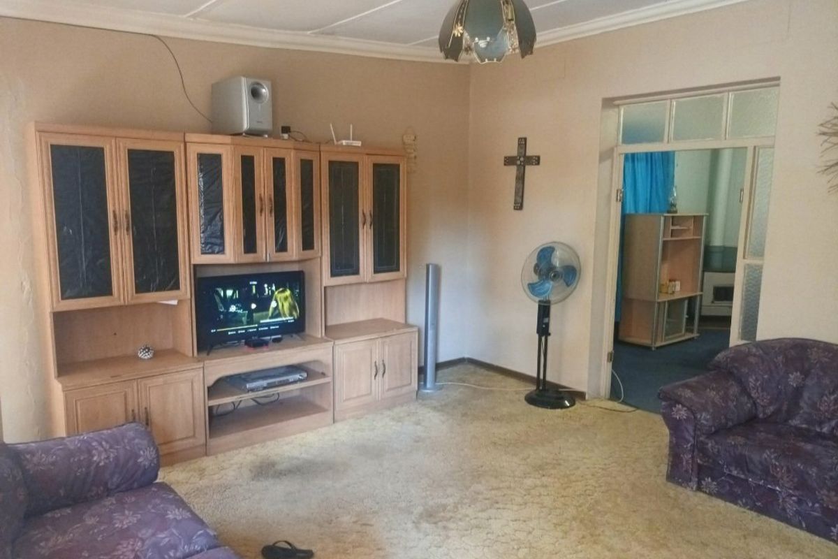 HISTORIAL SPACIOUS HOME - Photo 4