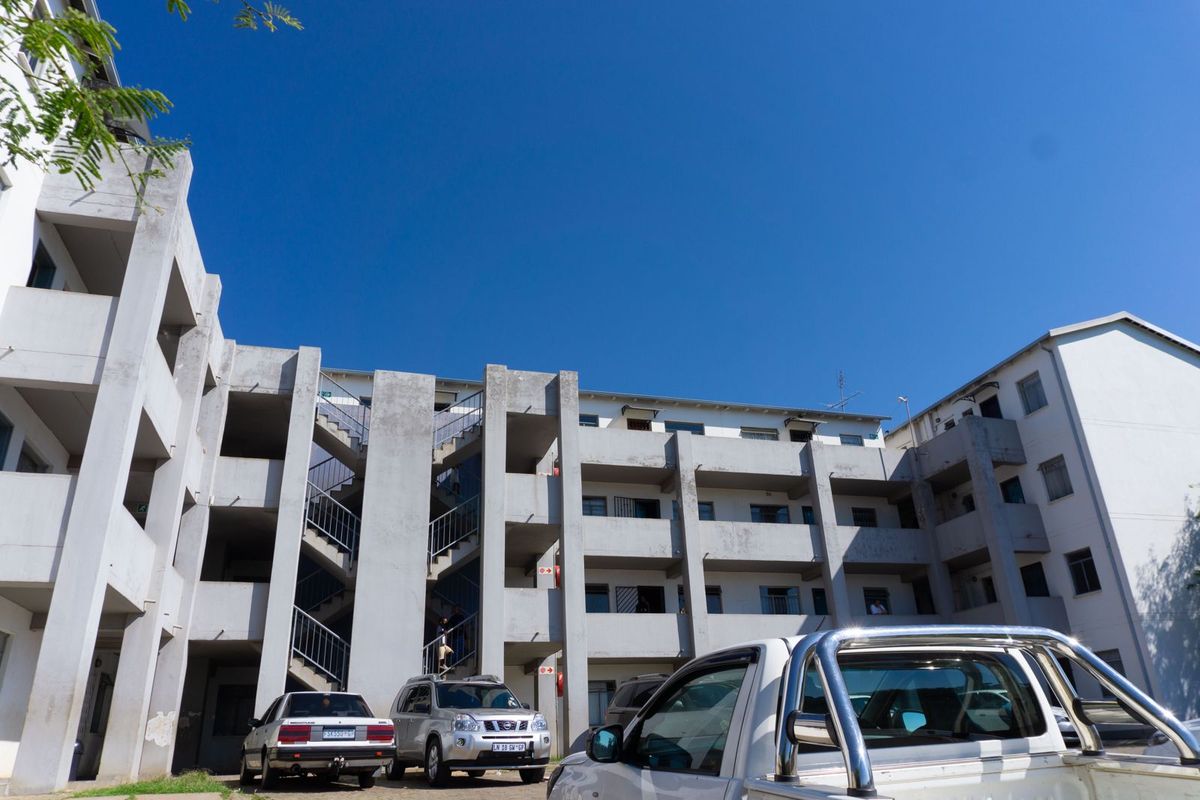 Modern 2 Bed at Emfuleni Place Complex,  - Photo 2