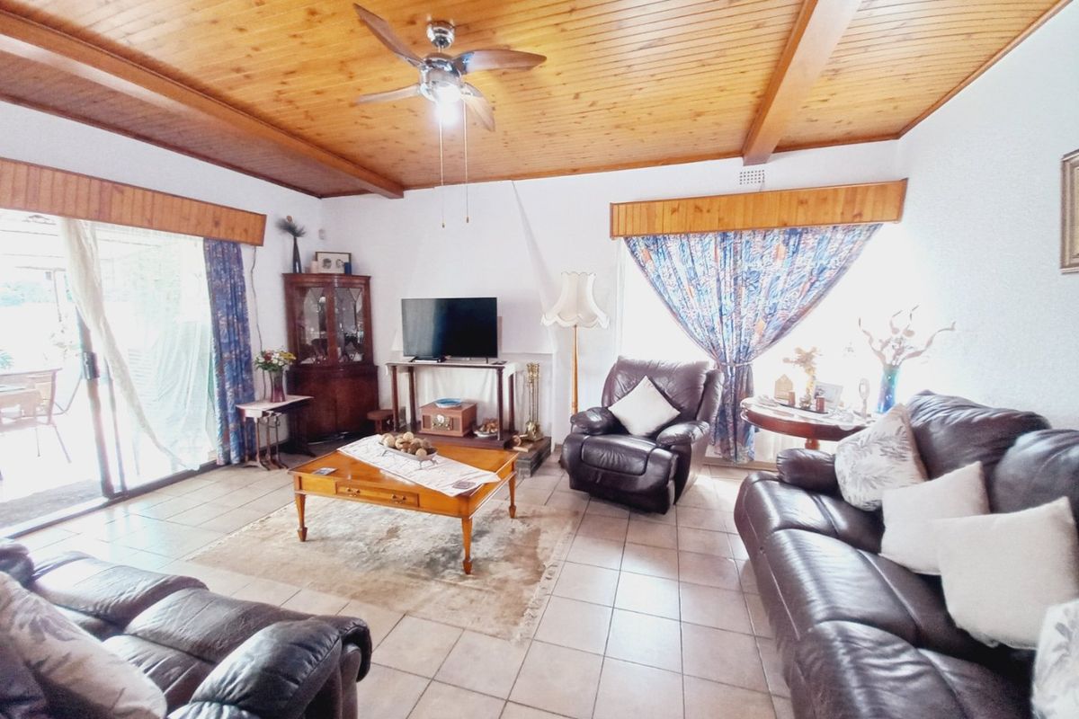 Eden Glen Family Home With Pool And Fibre - Photo 5