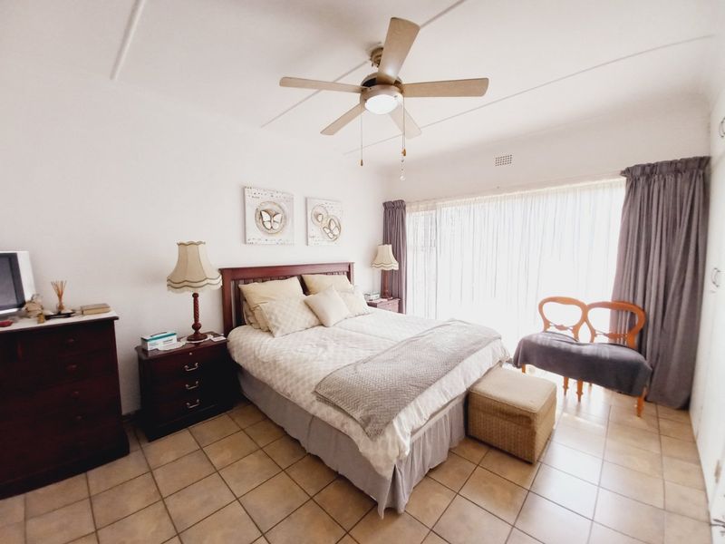 Eden Glen Family Home With Pool And Fibre - Photo 10