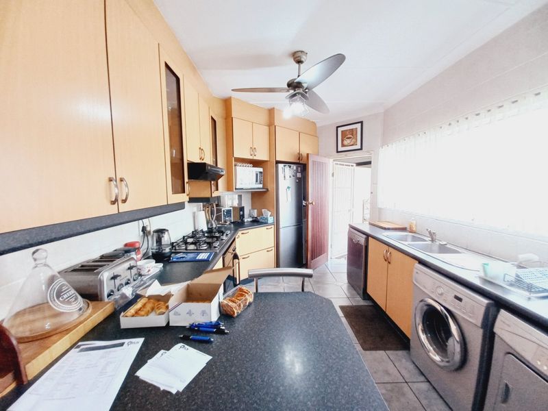 Eden Glen Family Home With Pool And Fibre - Photo 8