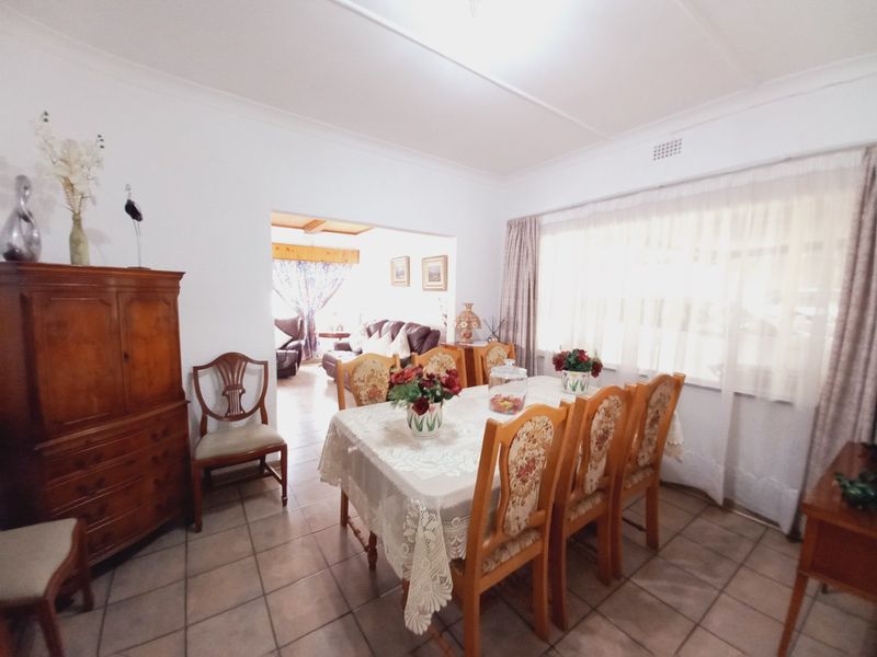 Eden Glen Family Home With Pool And Fibre - Photo 7