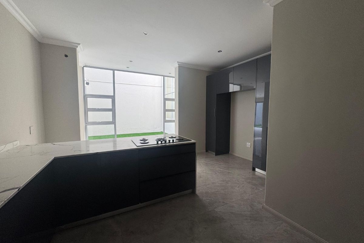 Beautiful Home in Prime Hyde Park Location - Photo 5