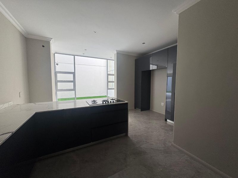 Beautiful Home in Prime Hyde Park Location - Photo 5