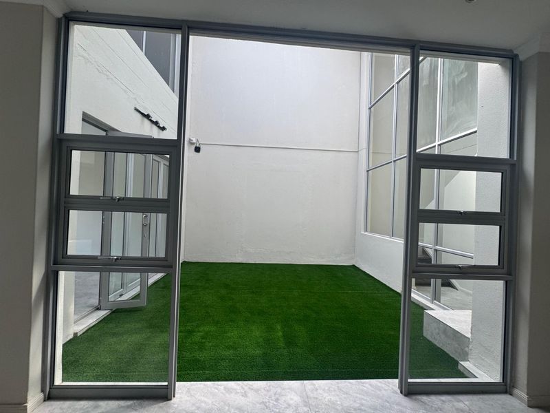 Beautiful Home in Prime Hyde Park Location - Photo 9