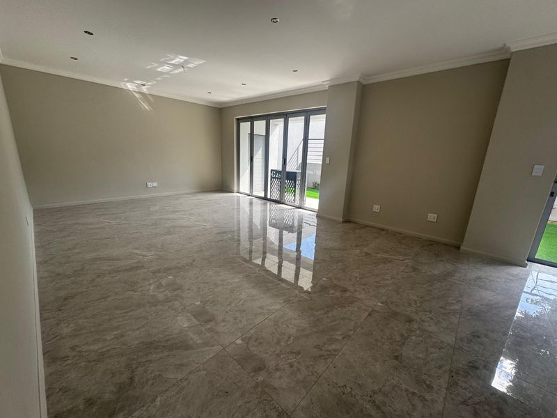 Beautiful Home in Prime Hyde Park Location - Photo 6