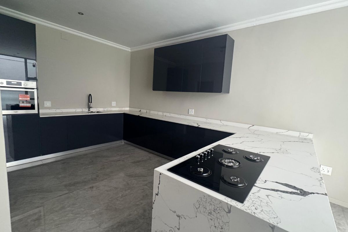 Beautiful Home in Prime Hyde Park Location - Photo 3