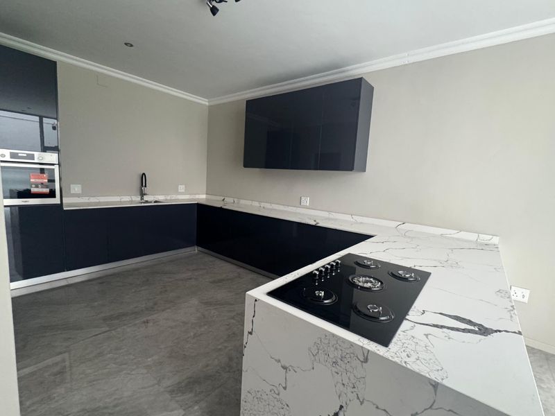 Beautiful Home in Prime Hyde Park Location - Photo 3