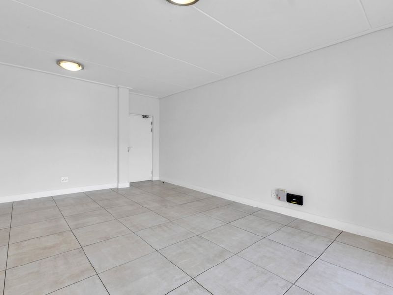 3 Bed 2 Bath 1st Floor For Rent - Photo 2