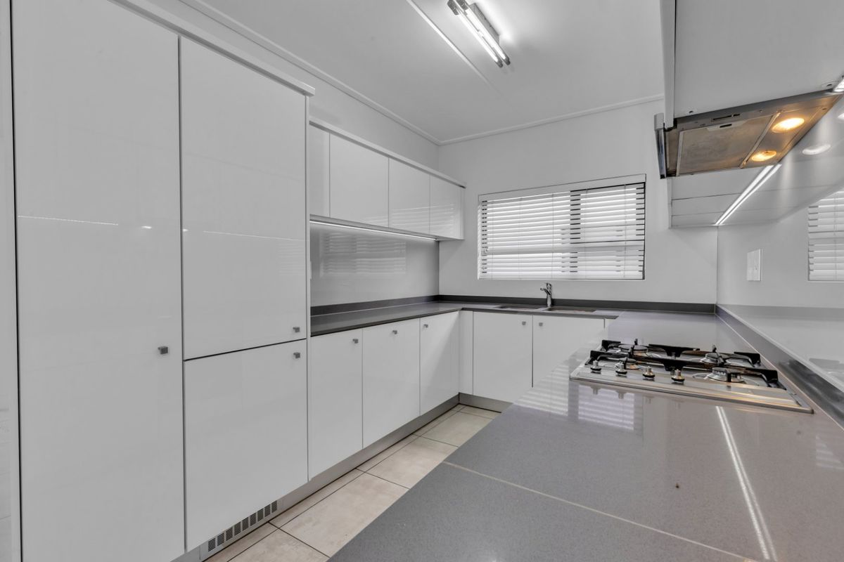 3 Bed 2 Bath 1st Floor For Rent - Photo 4