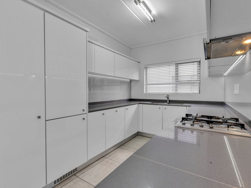 3 Bed 2 Bath 1st Floor For Rent - Photo 4