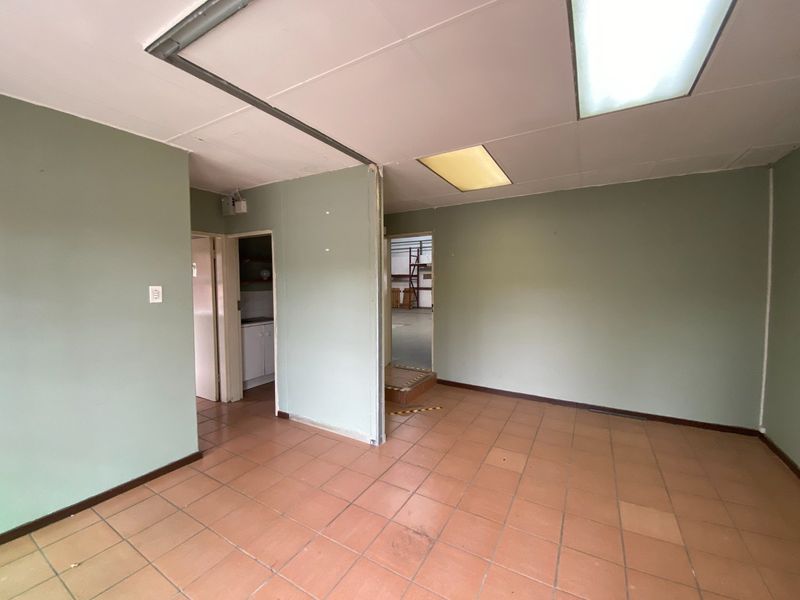 Prime Industrial Space To Let In Hennopspark - Photo 3