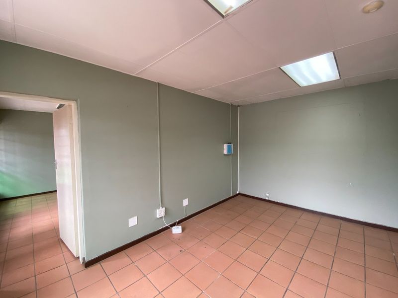 Prime Industrial Space To Let In Hennopspark - Photo 5