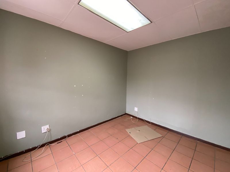 Prime Industrial Space To Let In Hennopspark - Photo 9