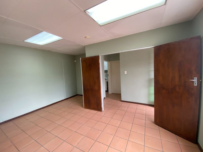 Prime Industrial Space To Let In Hennopspark - Photo 8