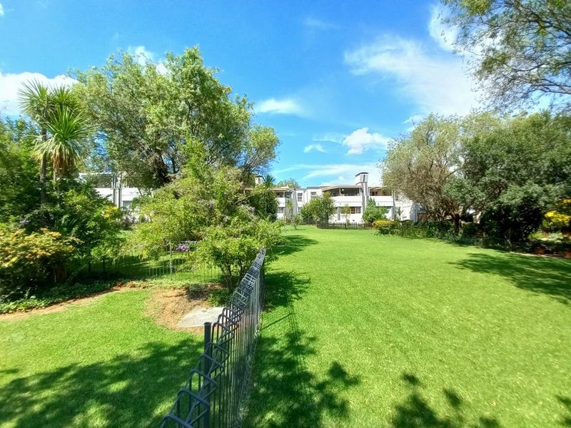 Chic Edenvale Apartment with Secure Living and Balcony - Photo 2